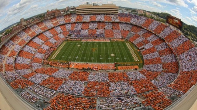 san-van-dong-Neyland-min