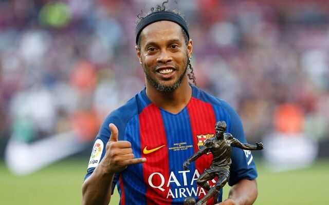 Anh-4-Ronaldinho-duoc-menh-danh-la-mot-trong-nhung-than-dong-bong-da-Brazil-Nguon-Internet-min