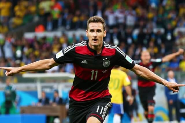 Danh-hieu-cau-thu-ghi-nhieu-ban-thang-nhat-World-Cup-da-thuoc-ve-chan-sut-Miroslav-Klose-cua-doi-tuyen-Duc-voi-tong-cong-16-ban-thang