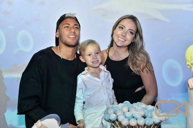 Neymar va ban gai Carolina Dantas co mot nguoi con trai ten la David