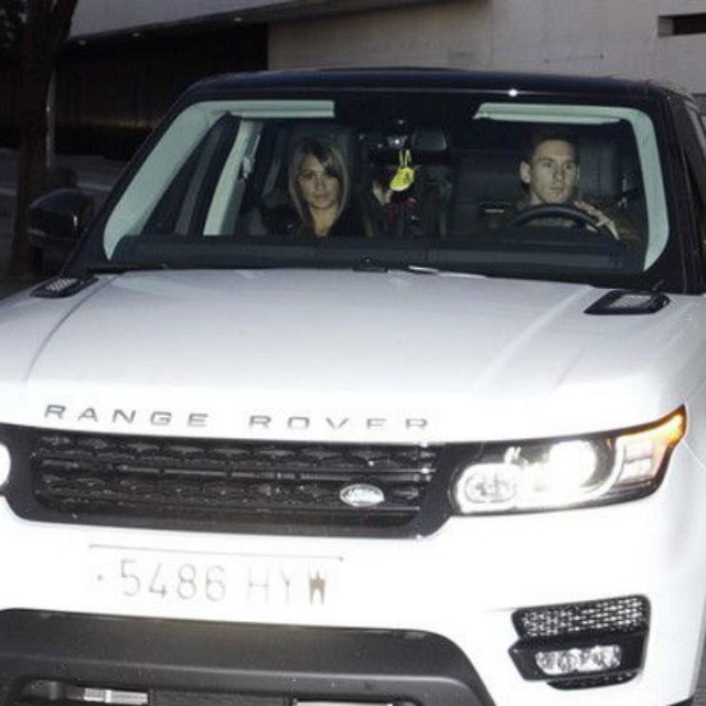 messi-lai-xe-SUV-Range-Rover-cung-vo