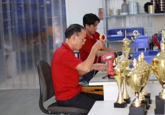 Địa chỉ mua cúp bóng đá ở Hà Nội
