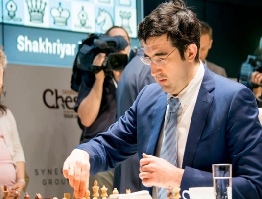 Vladimir- Kramnik-thi-dau-voi-sieu-may-tinh-Deep- Fritz